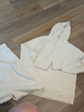 Champion Cream Pullover Hoodie & Sweatpants Set